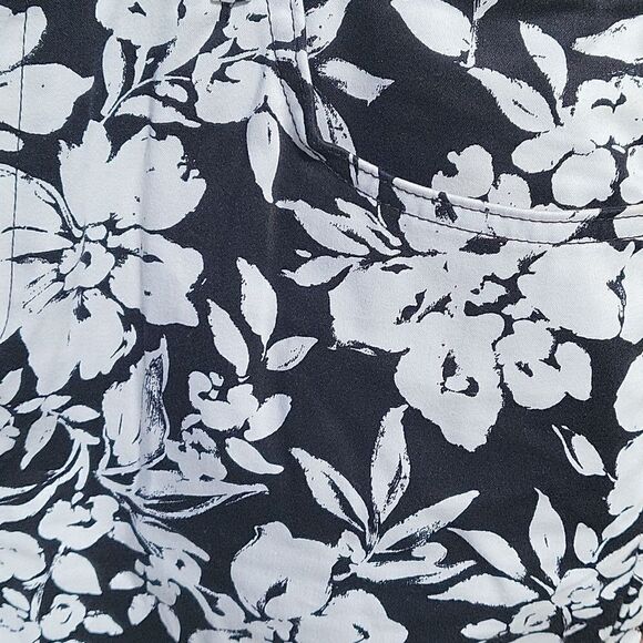 Chapsāblackāandāwhiteāfloralāskirt - Picture 3 of 7